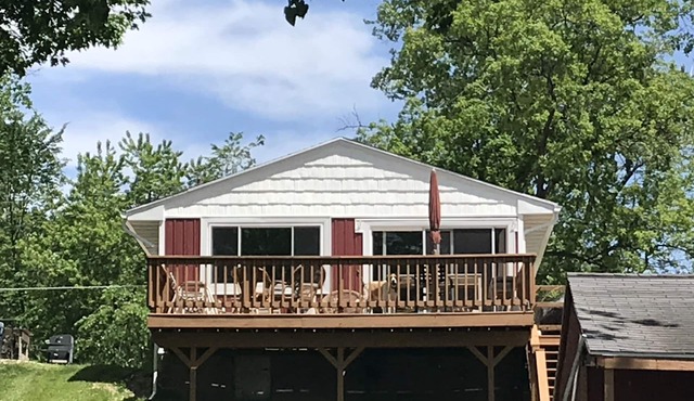 Serenity Now Lake Cottage - Cozy, Peaceful Mid-Michigan Retreat