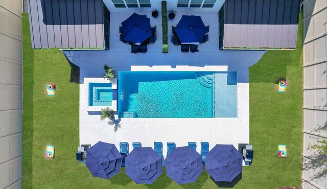 Serenity Oasis - Villa 1 - Professionally Designed Duplex Home with Luxurious Heated Pool and Spa!