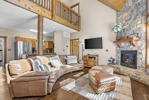 Serenity Oaks Stay for 16