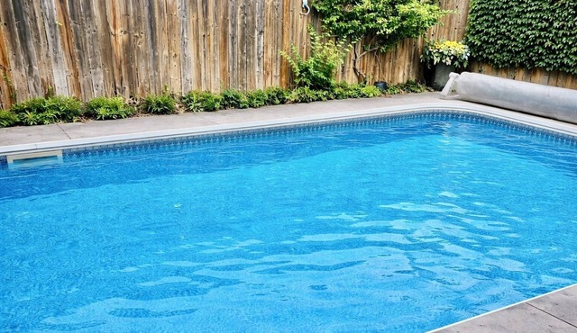 Serenity on Lock| Family Retreat with Pool & Games loft, steps to Little Lake