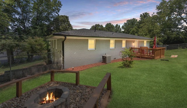 Serenity on Stroud: Fire Pit + Games + Fun