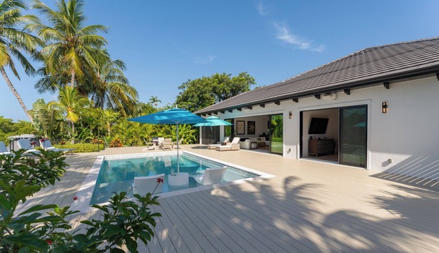 SERENITY ON SUNRISE ~ 5 BR/5.5 Bath New Town Home w/Pool & Dockage!