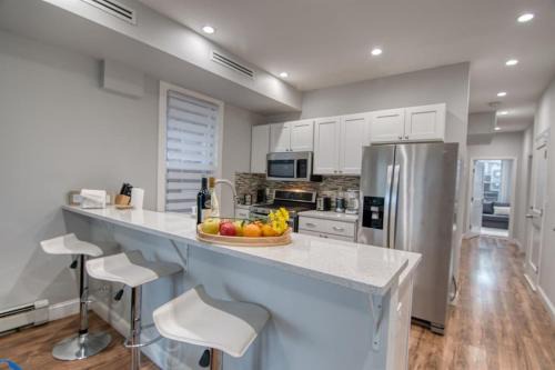 Serenity On The Reservoir Elegant 2BR Modern Oasis Brand-New Build, Luxe Touches & Lightning-Fast WiFi, AC