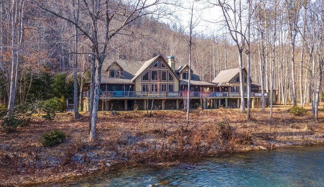 'Serenity on the River' Luxe Lewisburg Cabin!