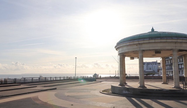 SERENITY, pet friendly, country holiday cottage in Ramsgate, Kent