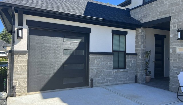 Serenity Pines, one bedroom, one bathroom apartment with full kitchen and garage