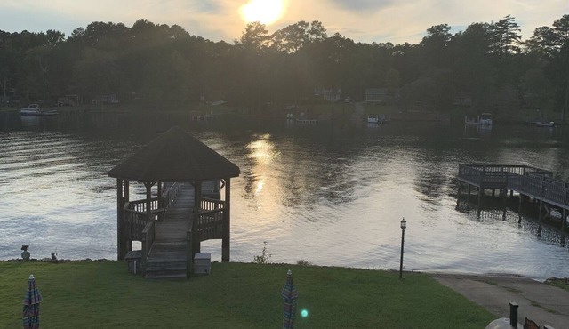SERENITY PLACE - 3 BR 2 BA home, sleeps 8, on gorgeous Lake Murray