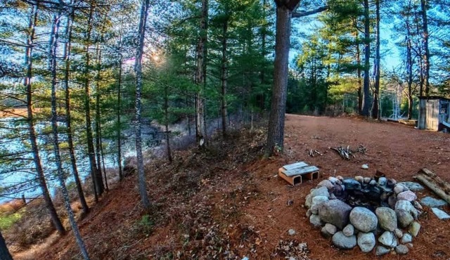 Serenity Point Dome-Romantic Escape Private Pond