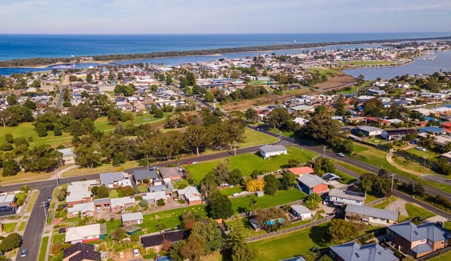 Serenity: Relaxation, Sun & Style - Just Minutes from the Water