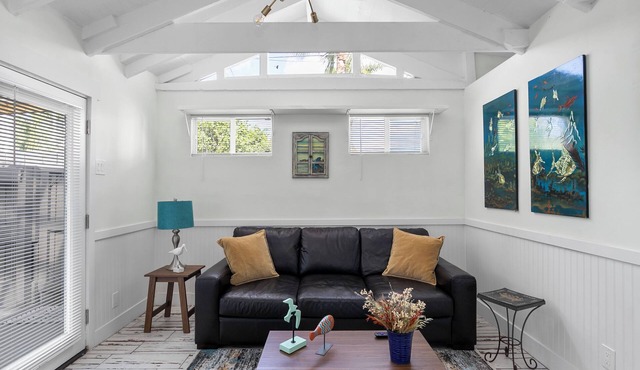 Serenity Retreat Minutes to the Beach, Guesthouse