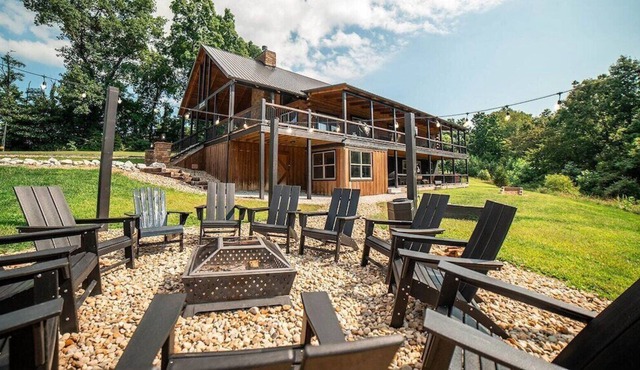 "Serenity Ridge", a Luxury log estate with Views, Pool, Hot Tub, Game Room +more