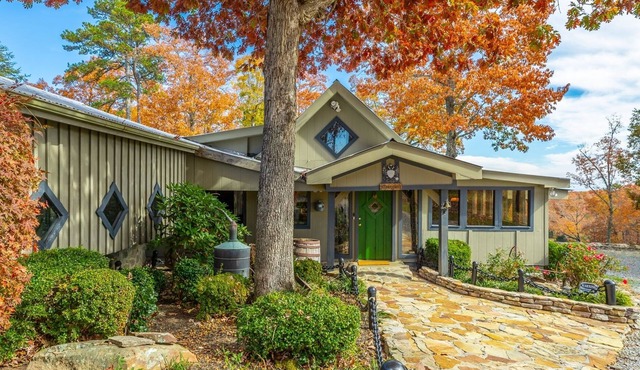 Serenity`s Cabin | 100 y/o Cabin in the Mtns| Walking trails + Ponds