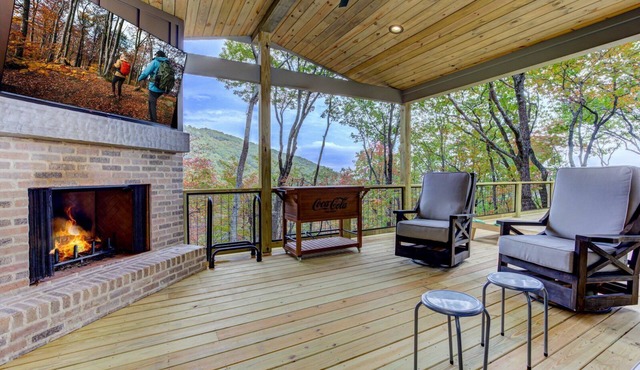 Serenity's Edge - Fireside Sips, Mountain Vista, Movie Nights, Golf & Swims