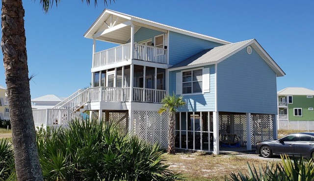 Serenity Sands Beach House - Great Location and Views!