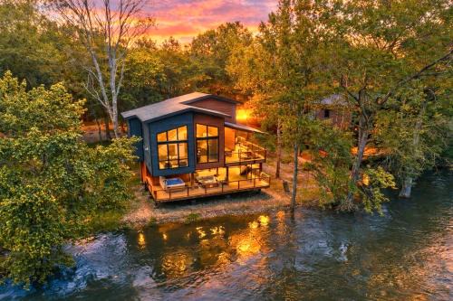 Serenity Shores Modern Cabin on a River Broken Bow