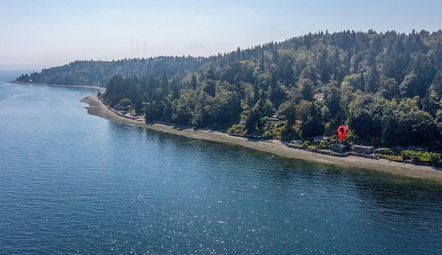 Serenity Sound: Enchanting & tranquil 3-bedroom waterfront escape amazing views