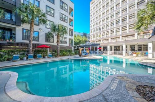 Serenity Spaces Luxury Suite with Pool near Med Center and NRG