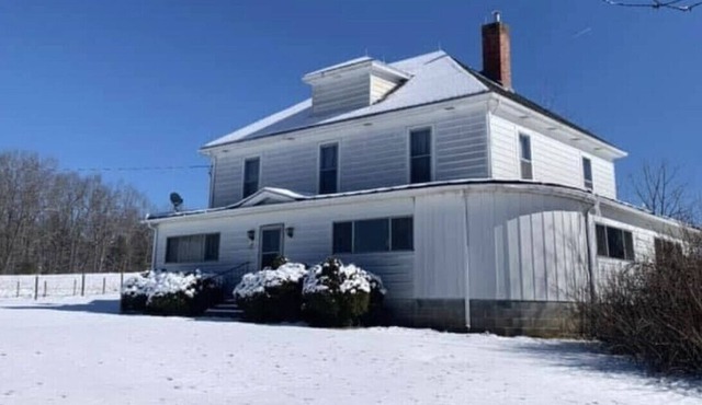 Serenity ~ Spacious farmhouse nestled in the beautiful Blue Ridge Mountains