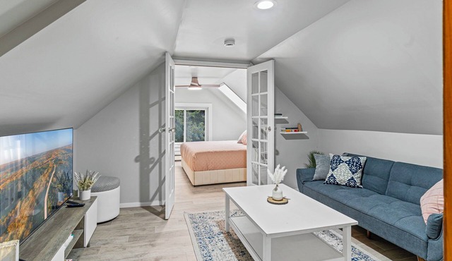Serenity suite 1-bedroom house, AC, WiFi, minutes from Minneapolis, pet friendly
