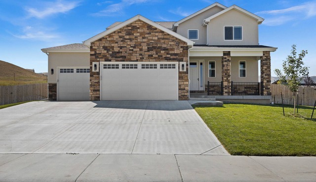 Serenity Summit Retreat – Spacious Casper Stay with Stunning Views