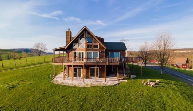 Serenity Sunsets! 2.8miles to WISP, hot-tub, pets