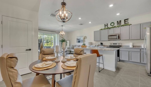 Serenity Townhouse|Pool, Gym, Hiking & Parks
