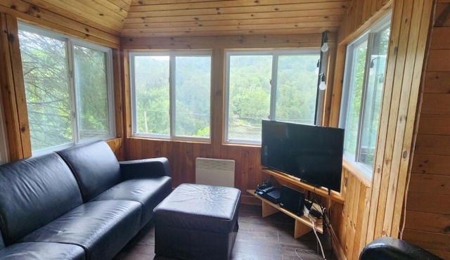 Serenity Tree house on the lake