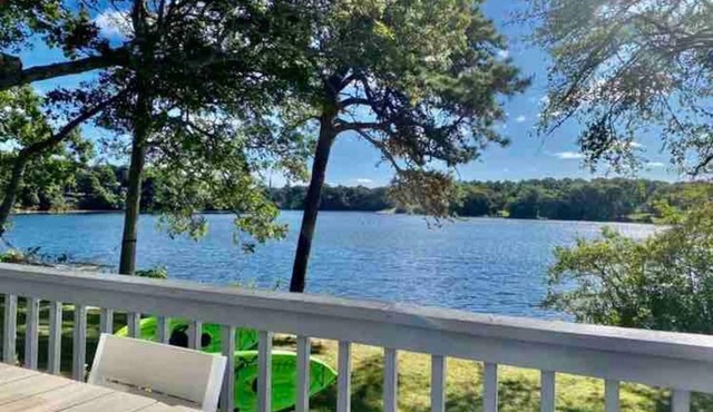 Serenity Views, Private Waterfront w/Deck Patio, Kayaks SUP, King bed