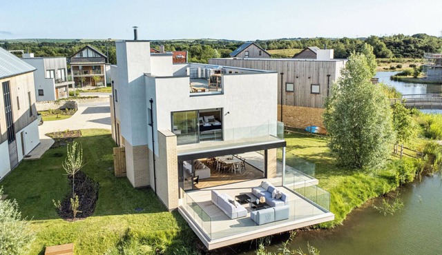 Serenity (WI27), Silverlake, Dorset