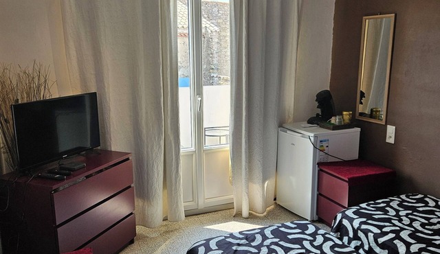 Serge Le Belge room 2 single bed with balcony