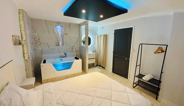 Serini house jacuzzi