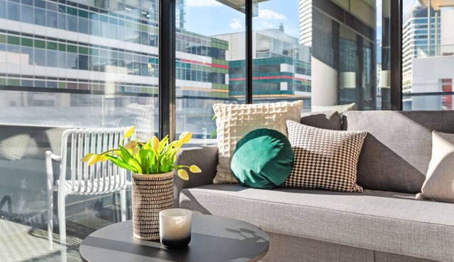 Serrata | 2B2B Docklands Apartment with CP