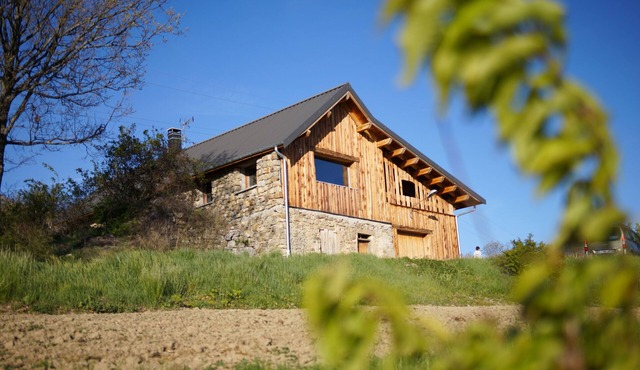 Serre-Ponçon mountain chalet, large plot of land