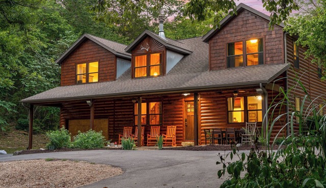 Serve,soak & stay luxe on 15 acres-private hot tub