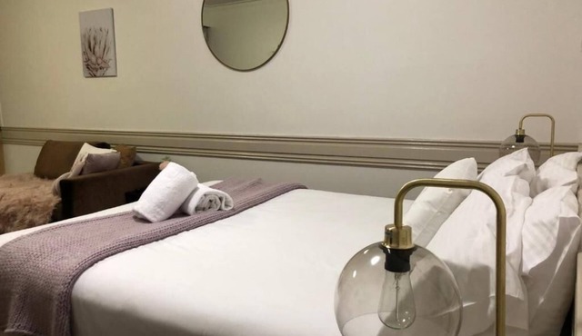 Service Apartments near Kew Juction