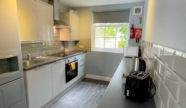 Serviced 2 bed Apartment @Norton House in Mumbles
