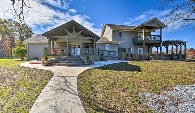 Serving Southern Charm at this Clarkesville House!