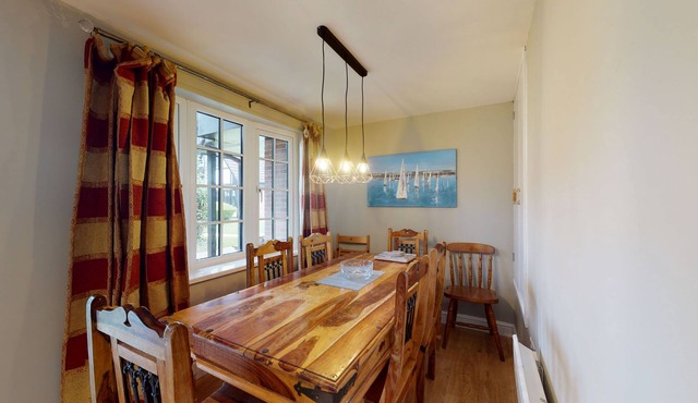 Set amongst the gardens and trees at Tolroy Manor with everything you need for a comfortable stay