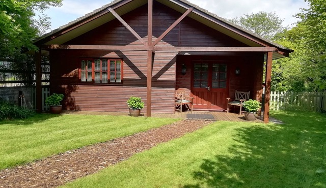 set in stunning countryside and only 1 mile from the surfing beach of Bantha