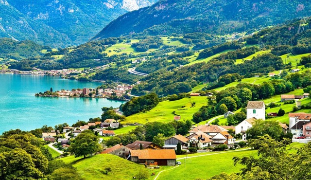 SET IN THE SERENITY OF THE QUINTESSENTIAL GLORY OF WEESEN