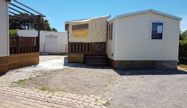 Set of 2 mobile homes 5 bedrooms 50m from the beach