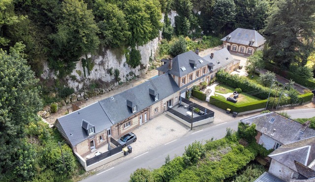 Set of 3 magnificent semi-detached gites, 600m2, with numerous activities