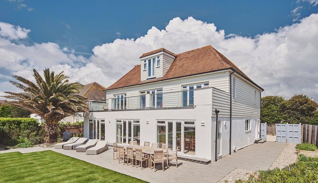 Set right on the shoreline of England’s stunning South Coast, Ocean Edge House is a five-bedroom luxury beachfront retreat designed for unforgettable holidays.