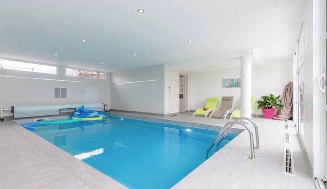 Set sail at La Villa Enora Bretagne 4* spa pool 100m from the beach