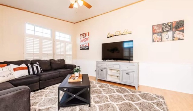 Set up for Crews- 10 beds, 5 bedrooms, 3 full bath