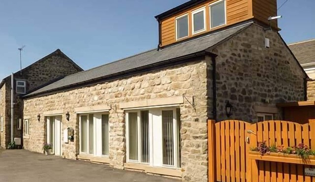 SETCH BARN, family friendly, character holiday cottage in Masham