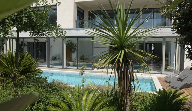 SETE, listed villa 240 m2, 50 meters from the beach, 1st sea line, swimming pool