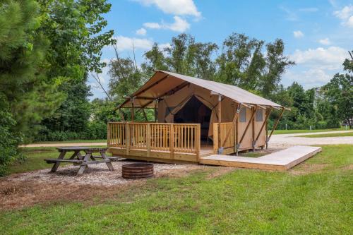Settle Into a Cozy Lakeside Glamping Escape