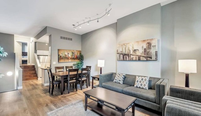 Settle into Soulard! 6 beds 2 full baths!