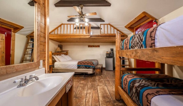 Settler Cabin bathroom in unit